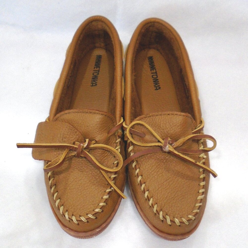 new MINNETONKA Moosehide Classic Mocassins Natural - never worn/no box